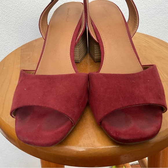 Universal Thread Red Suede Open Toe Block Heel Ankle Strap Size 8 - Picture 6 of 7